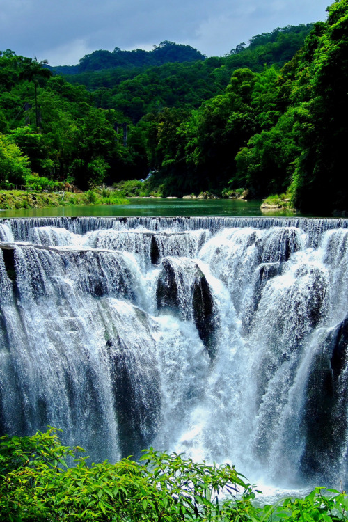 timidsouls:  Shifen Waterfall (by ( ´_ゝ`) Sho)  want more posts like this? check out my blog!