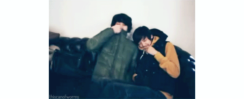 fuwafuwacats:  thiscanofworms:  [1/6 cnblue otps: JongMin/Pork Soup Couple]  どうしょッッッ!!!!ファスナーあげるだけで妄想しちゃうwww