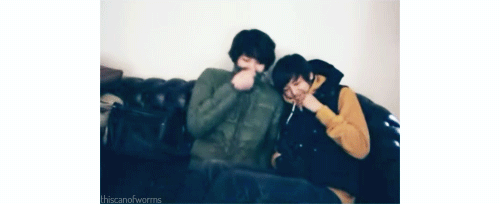 fuwafuwacats:  thiscanofworms:  [1/6 cnblue otps: JongMin/Pork Soup Couple]  どうしょッッッ!!!!ファスナーあげるだけで妄想しちゃうwww