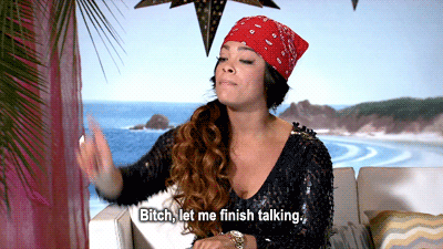 Estar hablando y que alguien te interrumpa: