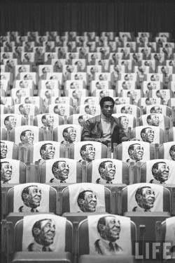Ziingara:   Bill Cosby Sitting In Empty Auditorium Filled With Copies Of His Likeness