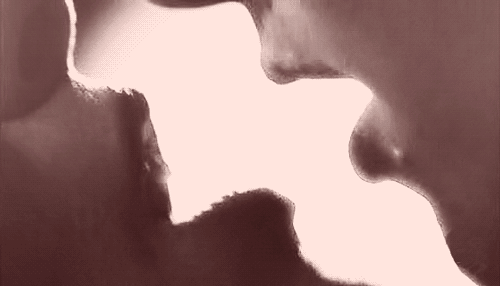 icantaffordtolovenyc:  Oh, to explore your mouth…. 