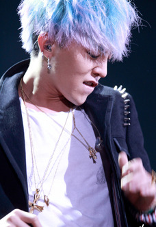 under-jiyongsarmpit:  Kwon Jiyong, Sketchbook Pre-Recording 