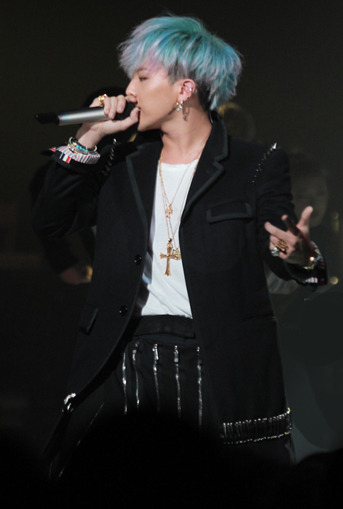 under-jiyongsarmpit:  Kwon Jiyong, Sketchbook Pre-Recording 