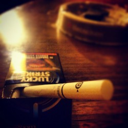 kevinbacardi:  #luckyclick&amp;roll #cigarros #macro #heineken #XperiaArc 