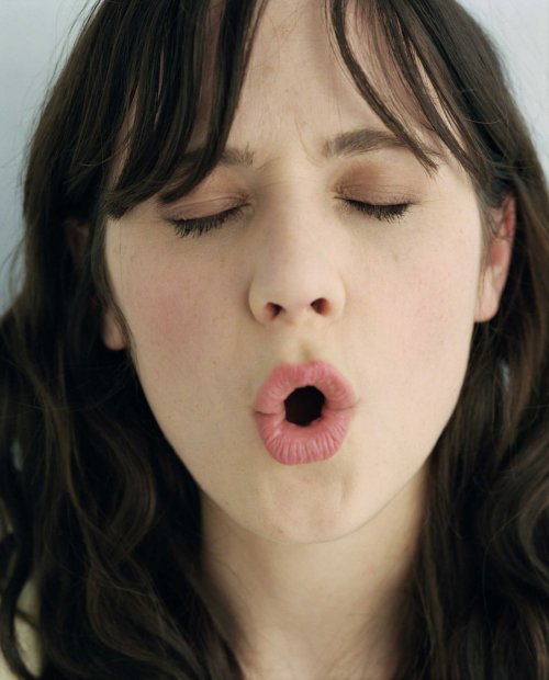 XXX sexystars:  Zooey Deschanel shows us her photo