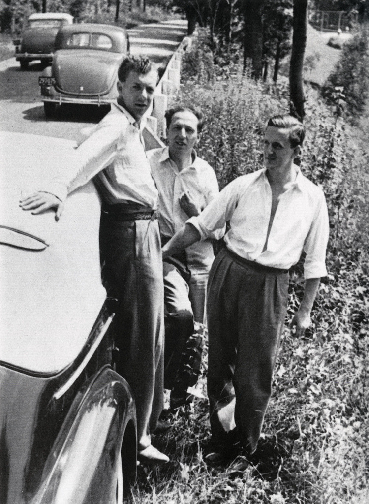 leadingtone:
“ Benjamin Britten, Aaron Copland, and Peter Pears.
New York, 1939.
”
Lurve this.