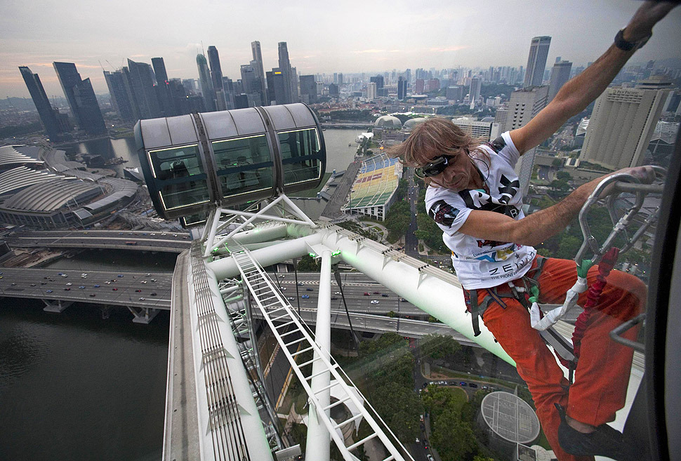 Spiderman (stunt climber Alain Robert ascends the 541-foot Singapore Observation