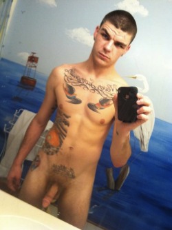 realmenstink:  YOUNG TATTED HOTTIE !!! 