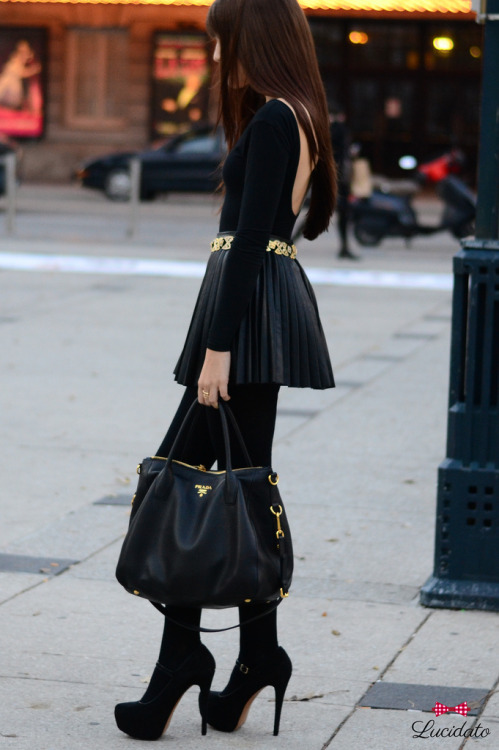 lucidato: Streets of Toronto… Black and Gold #streetfashion #streetstyle #black #gold #heel #