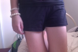 jinglebelltwerking:  omg how did my legs get 800 notes wot 