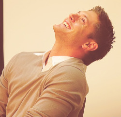 freetobesamanddean:  8/9 photos of Jensen Ackles asked by Haley 