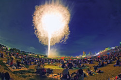 iamreiko:  Kawasaki Fireworks by /\ltus on Flickr.