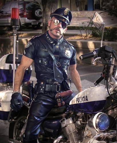 dirtyguy6900:  Hot cop ready 4 serious action