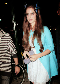 ikilledlanadelrey:  Her hair looks so cute