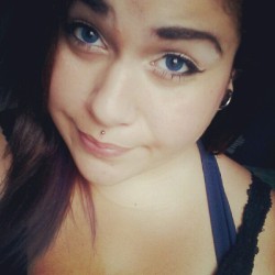 #medusapiercing #instagold #me #self #selfie #brazilian #braziliangirl #bodymod #instamod #eyeliner #blue #girl #cute #instagold