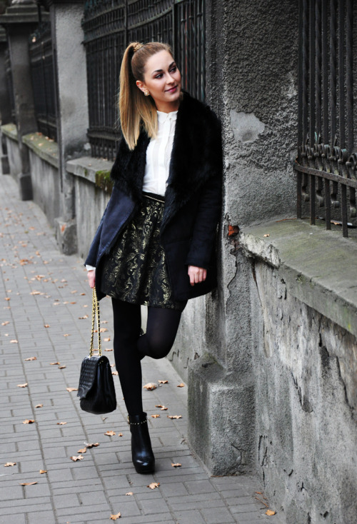 (via Karina in Fashionland: Pinch of gold)