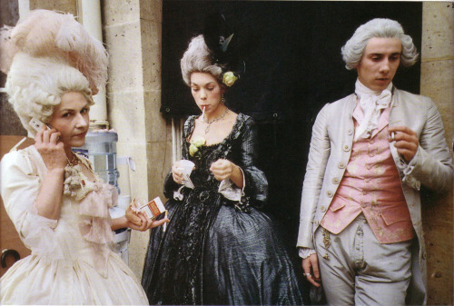 godsavethefrenchqueen:Actors on the set of Sofia Coppola’s Marie Antoinette.