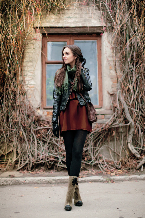 strumpfmode:(via Fashion Agony: Look of the Day: Brown Dress)