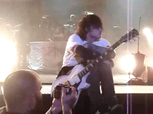 unluckycupcake:  oopsspilledmymusic:  x-twisted-x:  remember that one time when Franks guitar string broke so he just sat on the stage pouting?      