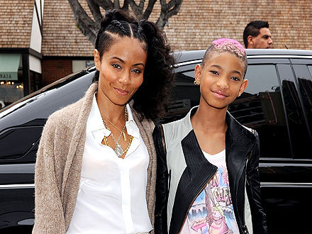 katelucia:  Jada Pinkett-Smith is aware of the critics that frown up their noses at the way she raises her daughter, Willow. Willow cuts, dyes and styles her hair as she pleases, a fact that bothers many who feel girls shouldn’t have that much control