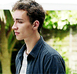 Robert Sheehan 1x06 