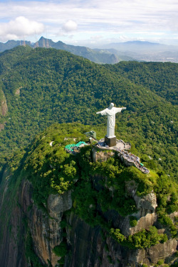 r2–d2:  Christ the Redeemer  