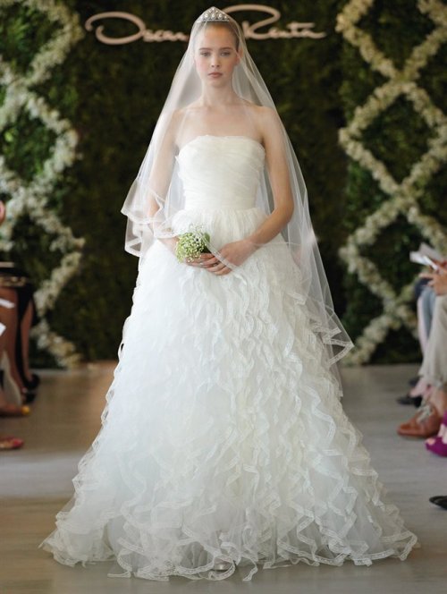 Oscar De La Renta Bridal Spring 2013 Collection is nothing less than spectacular.