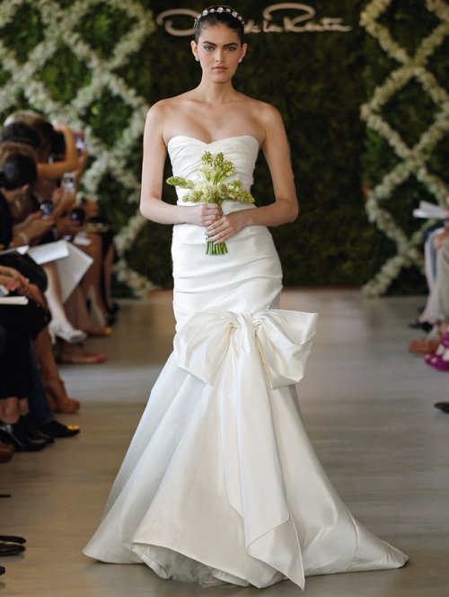 Oscar De La Renta Bridal Spring 2013 Collection is nothing less than spectacular.