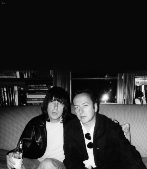 Johnny Ramone. Joe Strummer.(1948-2004). (1952-2002).There’s a great tumblr called awesome peo
