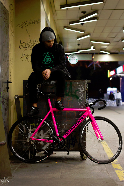 nicecycle:  santidehita: Santi de Hita and his @Dosnoventa photographed by Dani Diamante