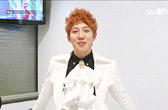 soshinim-deactivated20130428:  Kyung bowing cutely then automatically freaks out