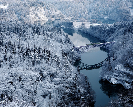 vvolare:  Four seasons of Tadami River by Hideyuki Katagiri