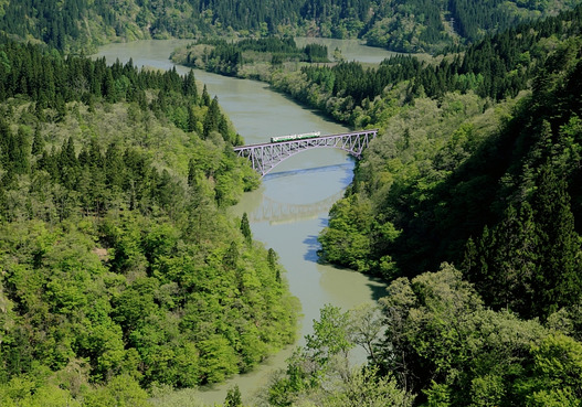 vvolare:  Four seasons of Tadami River by Hideyuki Katagiri