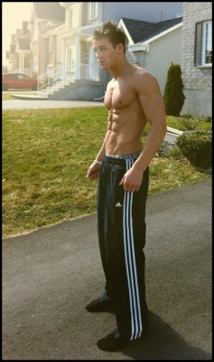 realmenstink:  WISH HE WAS MY NEIGHBOR !!!