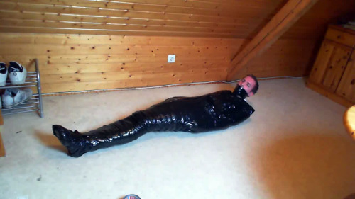 mummyhavok81:  mrkristoferweston:  INGENIOUS! Selfbondage Mummification - but how do you get out?  It takes A LOT of work, coming from someone who almost got stuck doing this once…