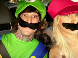 dont-shut-down-my-dear:  Mitch Lucker &amp; Jolie Lucker 