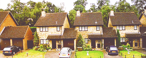 ohne-dich:  Favorite Harry Potter Moments ( No Specific Order )    Owls deliver Harry’s Hogwarts letter at Privet Drive  