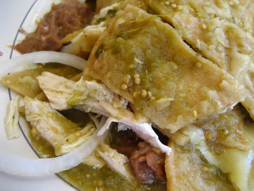 mexicanfoodporn:ALERT: HARDCORE MEXICANFOODPORN!!!Chilaquiles en salsa verde Chilaquiles with chicke