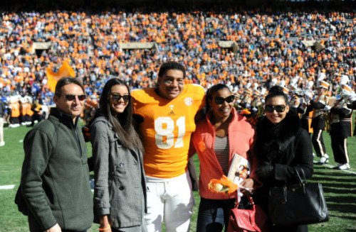 heyabrittanaotp:dayecarter:The Rivera family at Mychal’s last game as a Tennessee Vol.Such a cute fa