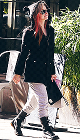   Avril’s outfit 2012  