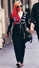   Avril’s outfit 2012  