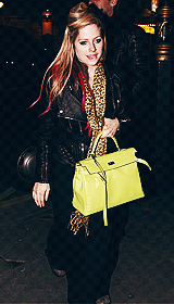   Avril’s outfit 2012  