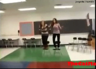 onesmiletoyou:  & la mina hace como qe fue un accidente xd .. 