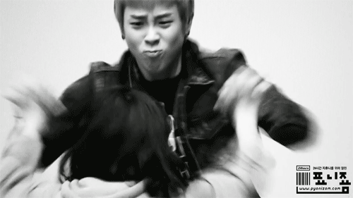 sehun-is-my-main-nigga:   P.O. shaking the shit out of a fangirl.  PYO FOR BLACK PEOPLE 
