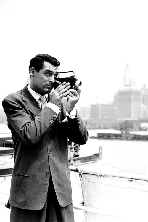 tinseltownmyway:Cary Grant being amazing!