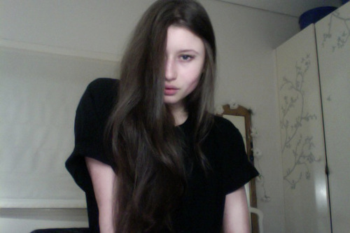 godpale:  paleladise:  x  pretty ‘n pale 