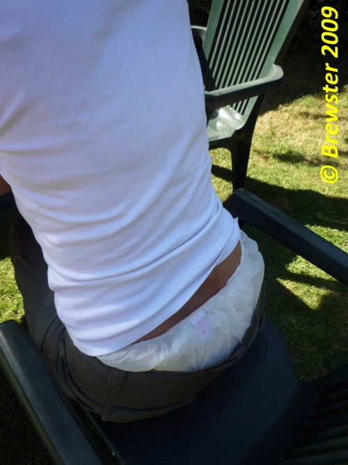 toodry: brew25ster:Enjoying a drink in the garden. A nappy sticking out of the back of trousers is a