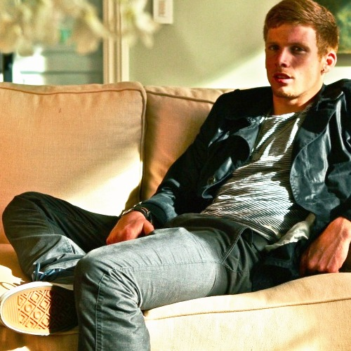 sirjocktrainer:  Thatâ€™s right just lay back and relax and listen to Coach.