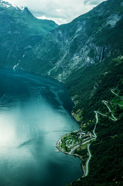 nesola:  Geiranger fjord and Eagle Road by xiaoran.fr on Flickr. 